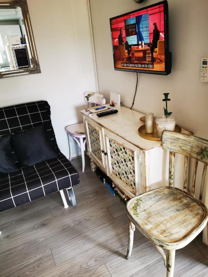 Studio Apartment Rosemary โรวีน ภายนอก รูปภาพ