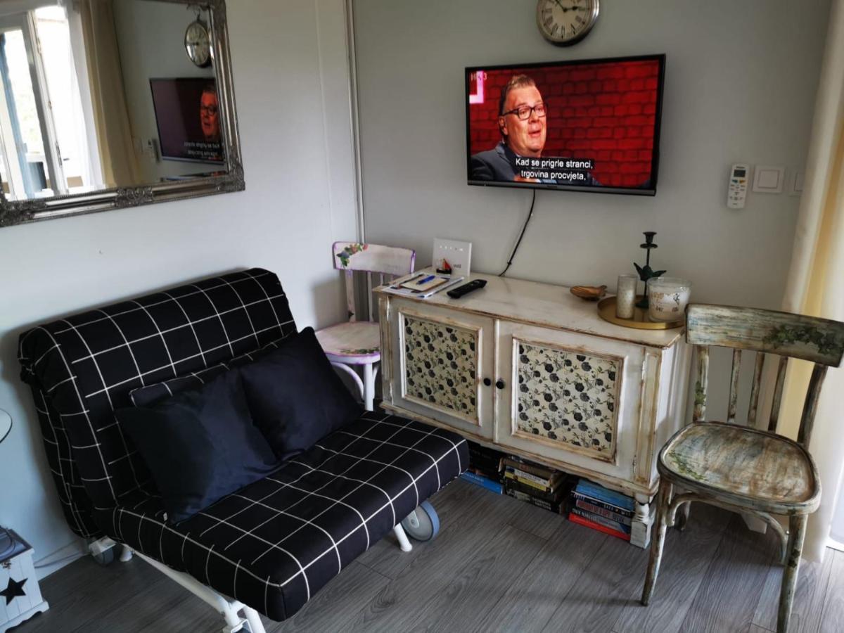 Studio Apartment Rosemary โรวีน ภายนอก รูปภาพ